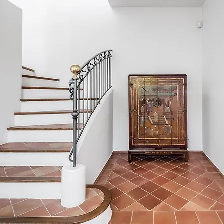 Amazing Views 6 Bd In